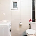 Apartment F & B Collection - 2 Bedroom Flat *