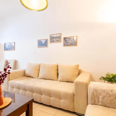 F & B Collection - 2 Bedroom Flat Saloniki