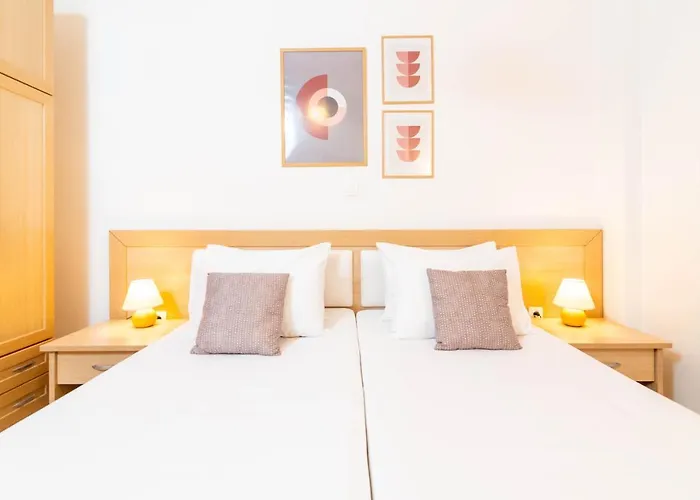 F & B Collection - 2 Bedroom Flat Apartment *