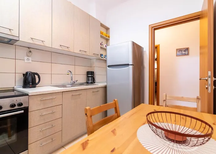 F & B Collection - 2 Bedroom Flat Apartment