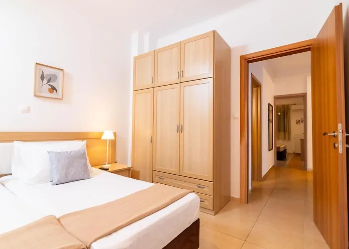 F & B Collection - 2 Bedroom Flat *