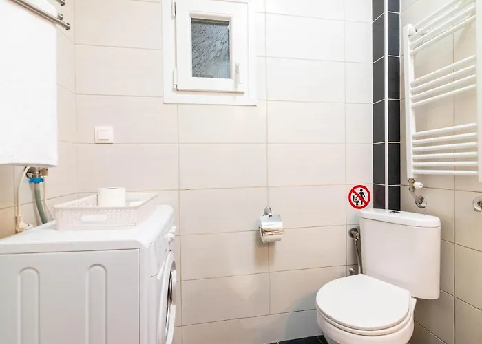 Apartment F & B Collection - 2 Bedroom Flat *