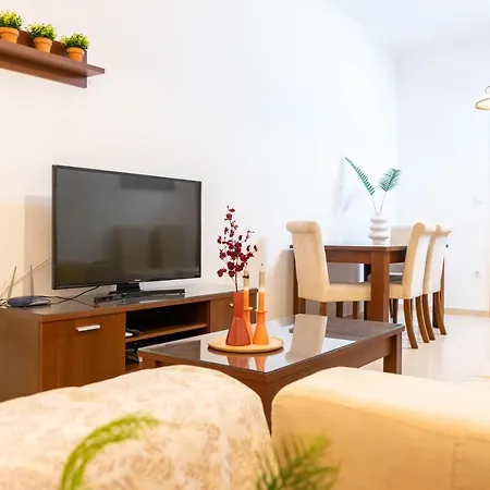 F & B Collection - 2 Bedroom Flat * Soluň