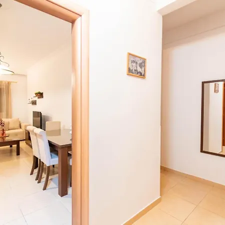 F & B Collection - 2 Bedroom Flat Apartmán