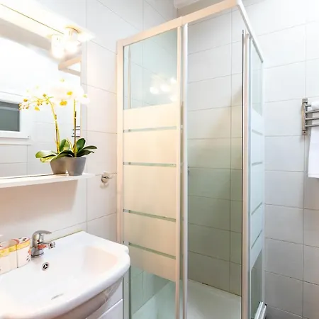F & B Collection - 2 Bedroom Flat Apartmán